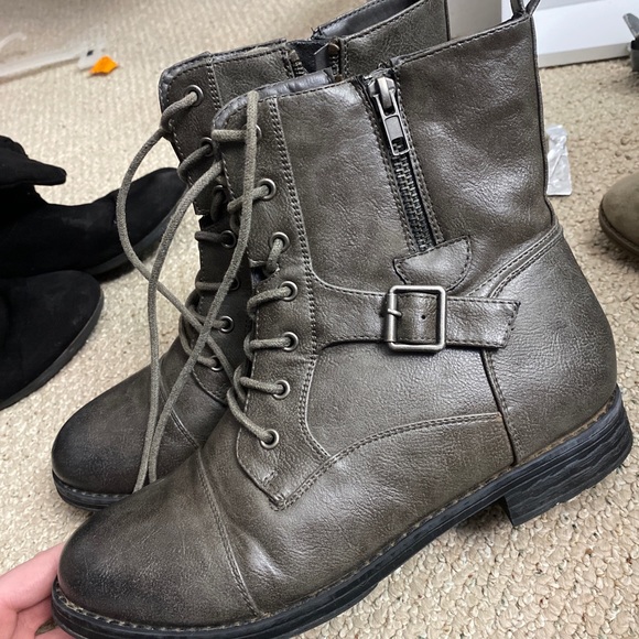 Boots - Picture 4 of 4